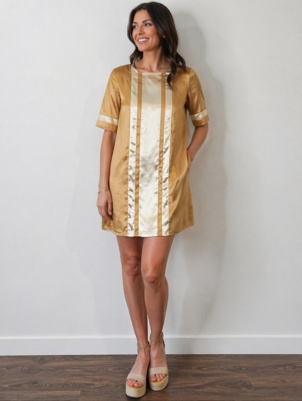 Vertigo Paris Gold Striped Colorblock Short Sleeve Shift Mini Dress – Size Large